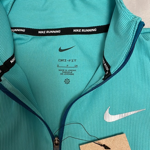 NWT NIKE thumbhole Dri-fit element top - Picture 9 of 13